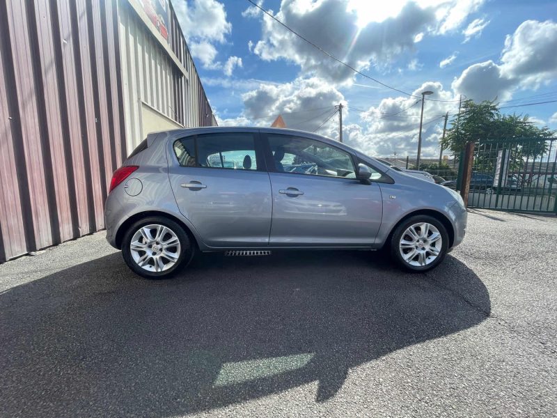 OPEL CORSA 2010 D 1.4I TWINPORT BOITE AUTOMATIQUE COSMO 