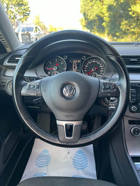 VOLKSWAGEN PASSAT 2013