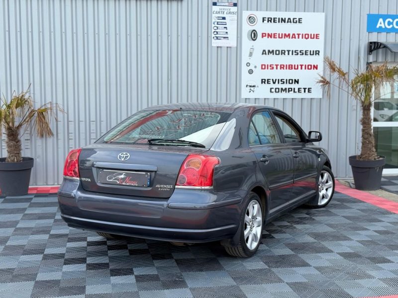 TOYOTA AVENSIS 2005