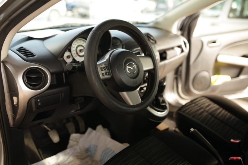 MAZDA 2 2010
