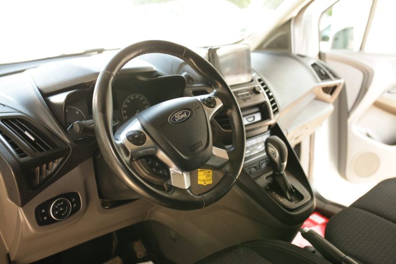 FORD TRANSIT CONNECT 3 PLACES TVA RECUPERABLE