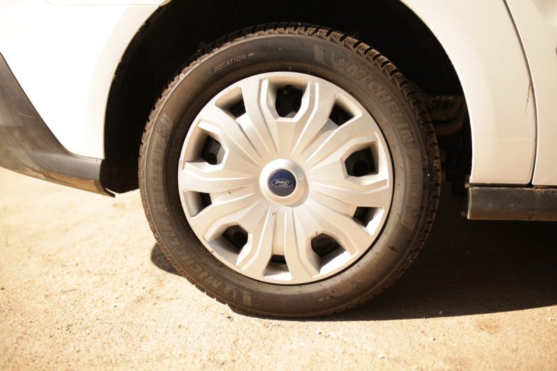 FORD TRANSIT CONNECT 3 PLACES TVA RECUPERABLE