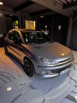 Peugeot 206 – 2.0 HDI – Très propre