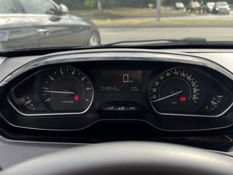 PEUGEOT 208 PHASE 2 II 1.2 82 Cv ECRAN TACTILE / 5 PORTES 49 100 Kms CRIT AIR 1 - GARANTIE 1 AN