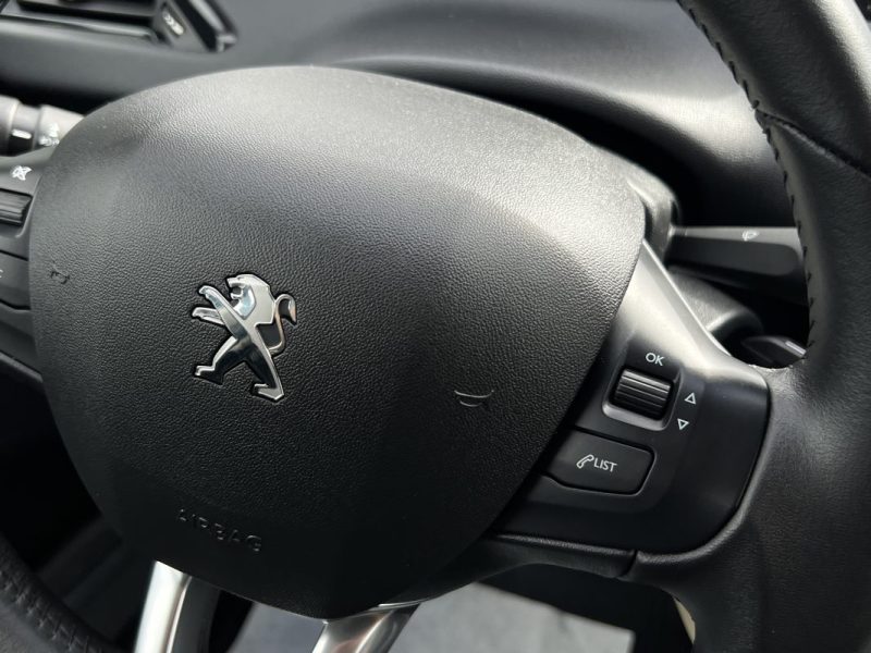 PEUGEOT 208 PHASE 2 II 1.2 82 Cv ECRAN TACTILE / 5 PORTES 49 100 Kms CRIT AIR 1 - GARANTIE 1 AN