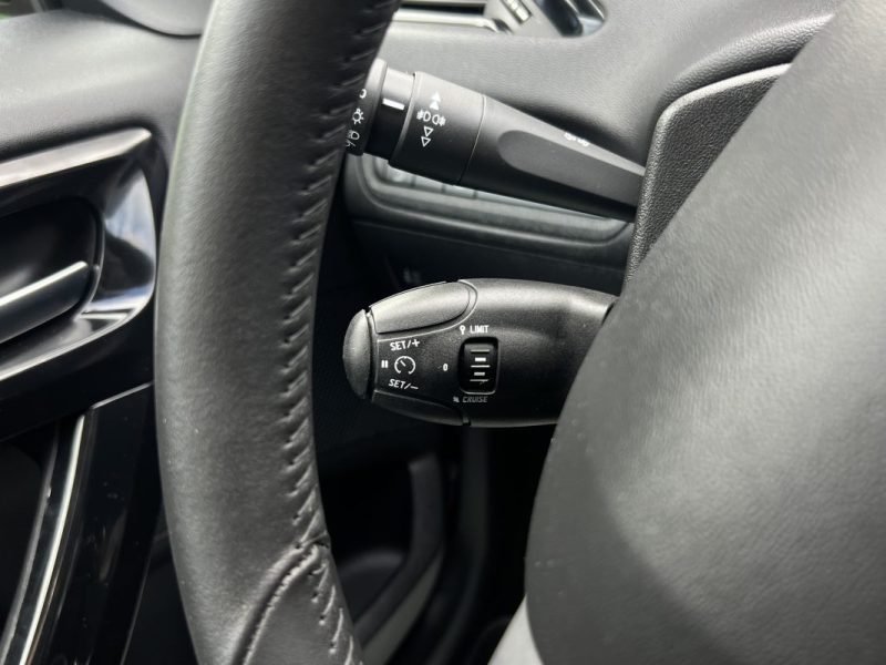 PEUGEOT 208 PHASE 2 II 1.2 82 Cv ECRAN TACTILE / 5 PORTES 49 100 Kms CRIT AIR 1 - GARANTIE 1 AN