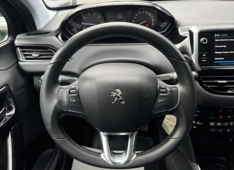 PEUGEOT 208 PHASE 2 II 1.2 82 Cv ECRAN TACTILE / 5 PORTES 49 100 Kms CRIT AIR 1 - GARANTIE 1 AN