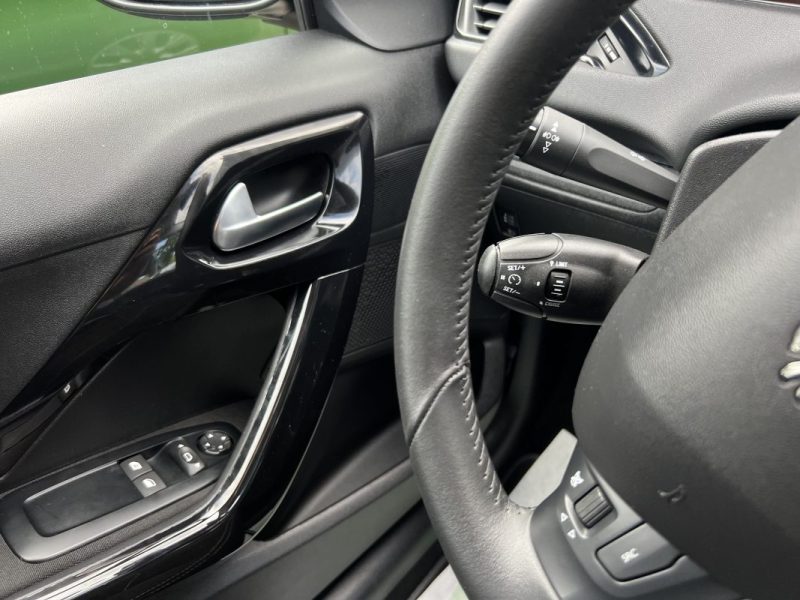 PEUGEOT 208 PHASE 2 II 1.2 82 Cv ECRAN TACTILE / 5 PORTES 49 100 Kms CRIT AIR 1 - GARANTIE 1 AN