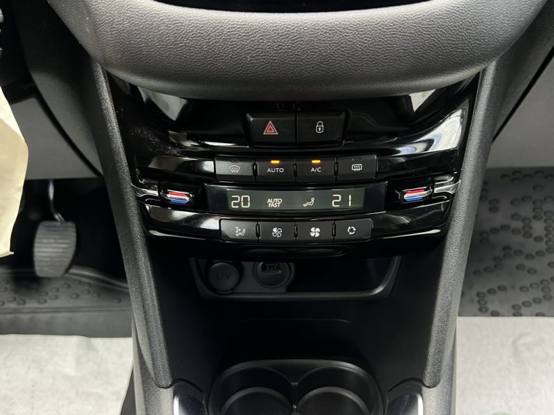 PEUGEOT 208 PHASE 2 II 1.2 82 Cv ECRAN TACTILE / 5 PORTES 49 100 Kms CRIT AIR 1 - GARANTIE 1 AN