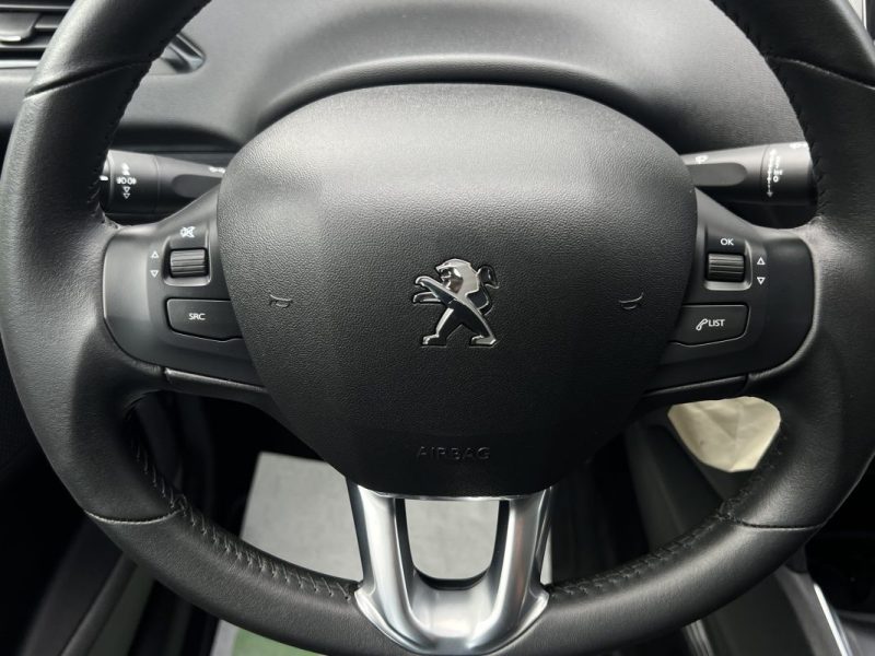 PEUGEOT 208 PHASE 2 II 1.2 82 Cv ECRAN TACTILE / 5 PORTES 49 100 Kms CRIT AIR 1 - GARANTIE 1 AN