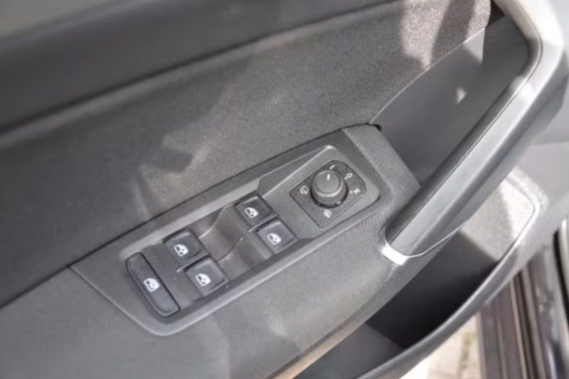 Volkswagen Touran 2.0 TDI Comfortline 150ch 2023 REF 214