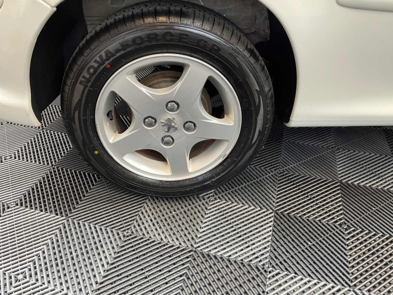 PEUGEOT 206 SEULEMENT 26000KMS 1.4 75ch XBOX 360 1ERE MAIN GARANTIE 12 MOIS, HISTORIQUE COMPLET