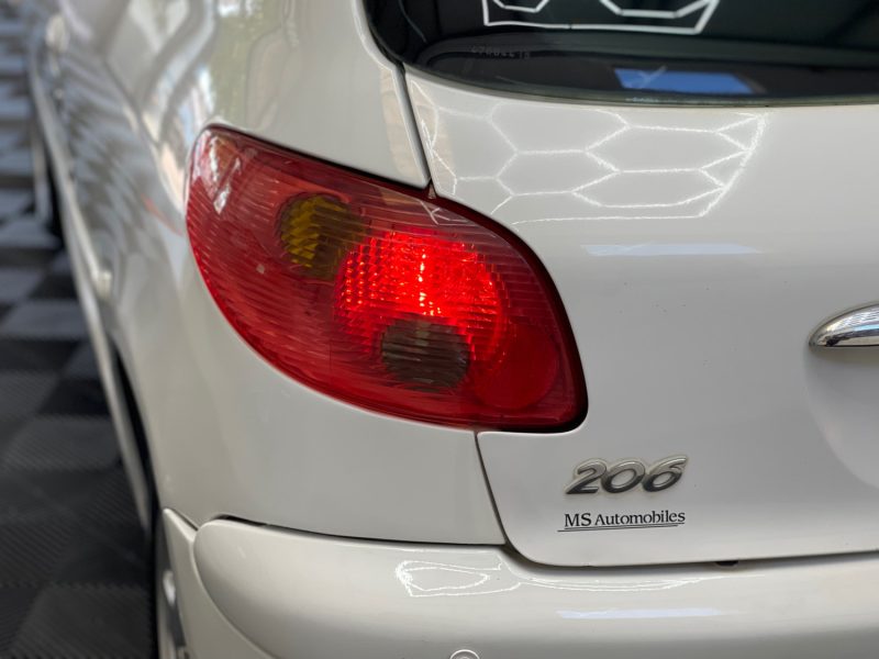 PEUGEOT 206 SEULEMENT 26000KMS 1.4 75ch XBOX 360 1ERE MAIN GARANTIE 12 MOIS, HISTORIQUE COMPLET