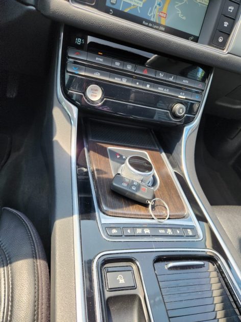 JAGUAR XF II 2.0D 180 PRESTIGE AUTO*ACC*PANO*CAMERA*CUIR*