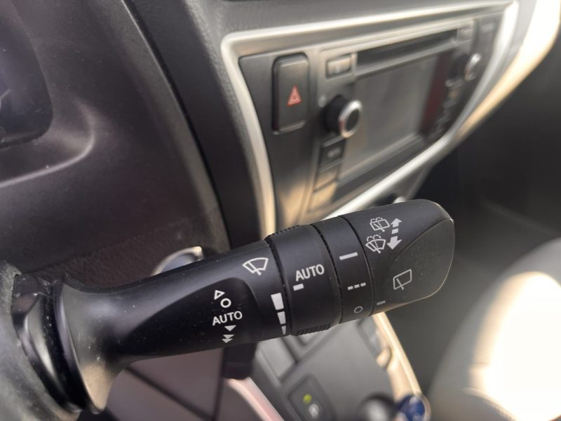 TOYOTA AURIS 136H Style Toit panoramique 01/2014