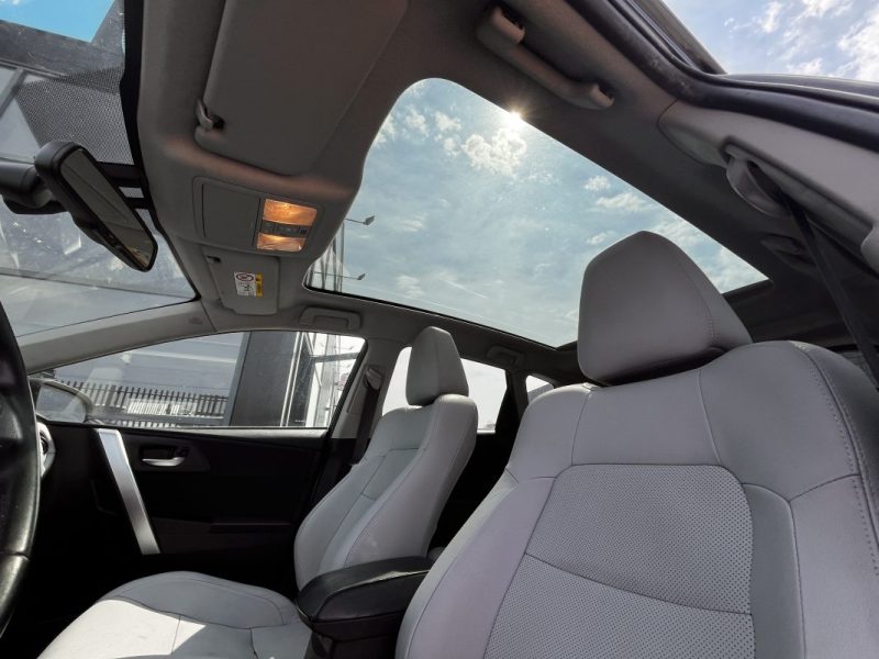 TOYOTA AURIS 136H Style Toit panoramique 01/2014