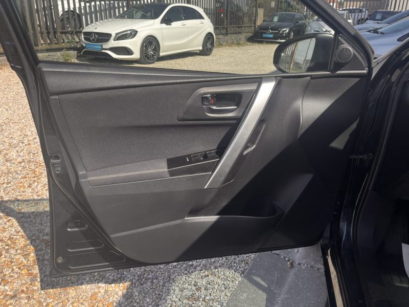 TOYOTA AURIS 136H Style Toit panoramique 01/2014