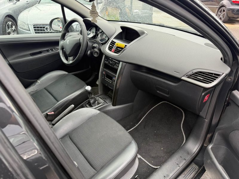PEUGEOT 207 2011