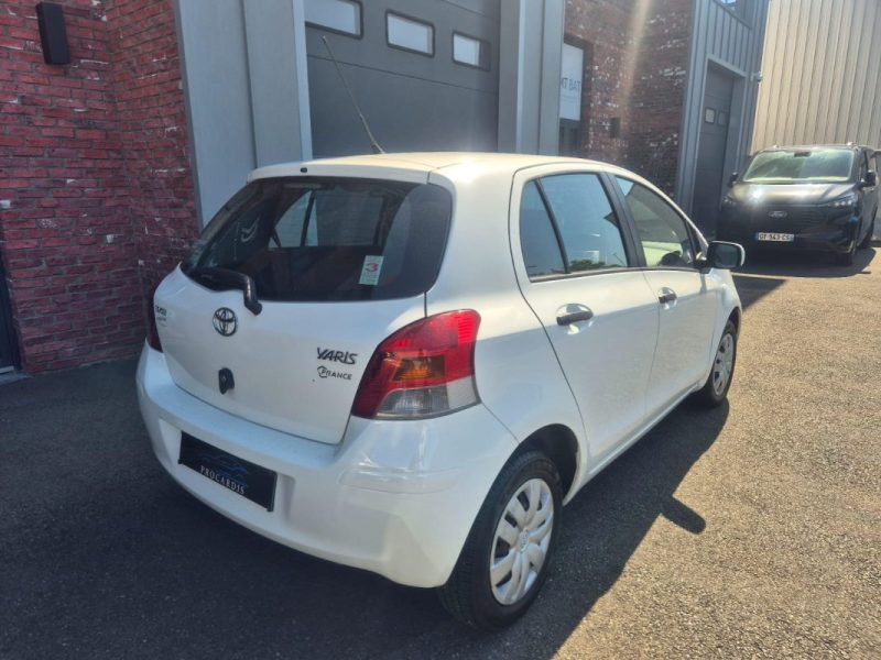 TOYOTA YARIS 2009