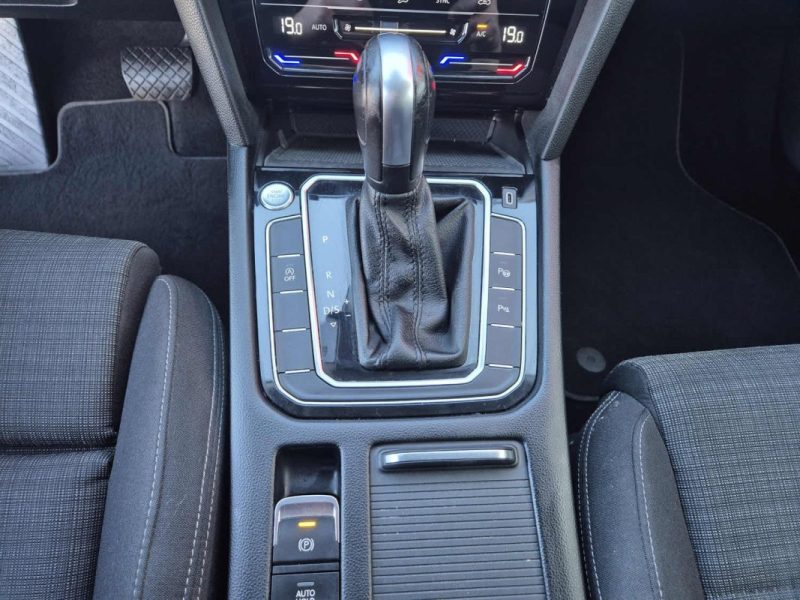 VOLKSWAGEN PASSAT 2020