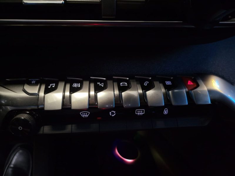 PEUGEOT 3008 1.5 BlueHDi 130ch GT LINE / GRIP CONTROL + ENTRETIEN COMPLET+ APPLE CARPLAY /