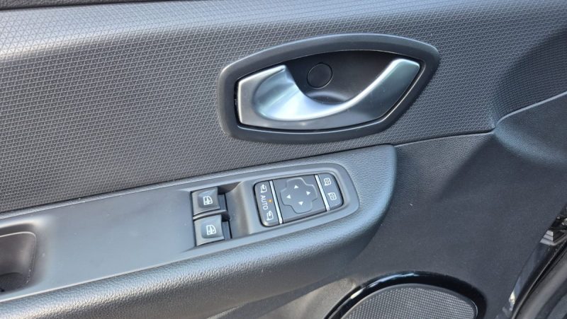 RENAULT CLIO 0.9 TCe 90ch egy Limited 5p