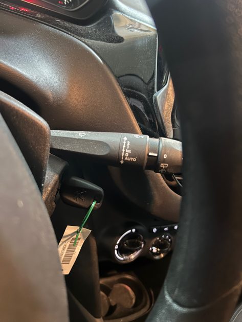 PEUGEOT 208 1.5HDi 100ch 2 PLACES TVA RÉCUPÉRABLE