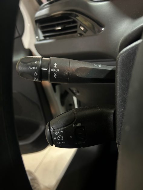 PEUGEOT 208 1.5HDi 100ch 2 PLACES TVA RÉCUPÉRABLE