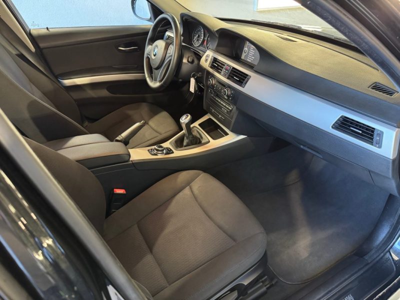 BMW  318d CONFORT 143 CV XENON RADAR RECUL GPS  2009