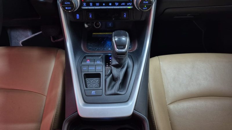 TOYOTA RAV4 SUV HYBRIDE NOIR 218ch LOUNGE TOUTES OPTIONS/HISTORIQUE TOYOTA