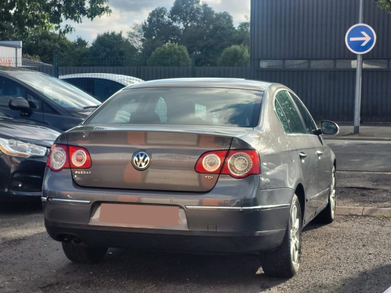 VOLKSWAGEN PASSAT 1.9 TDI 105 cv - GARANTIE 12 mois - Confortline - 1ère main