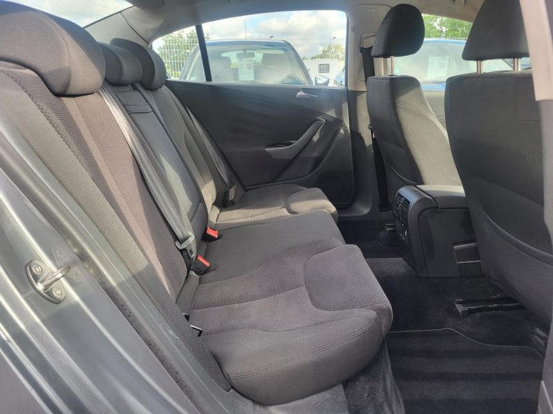 VOLKSWAGEN PASSAT 1.9 TDI 105 cv - GARANTIE 12 mois - Confortline - 1ère main