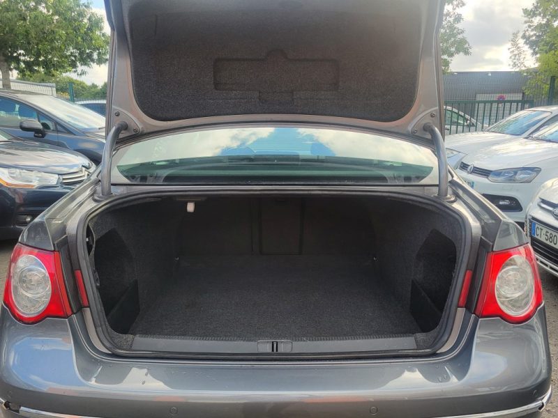 VOLKSWAGEN PASSAT 1.9 TDI 105 cv - GARANTIE 12 mois - Confortline - 1ère main