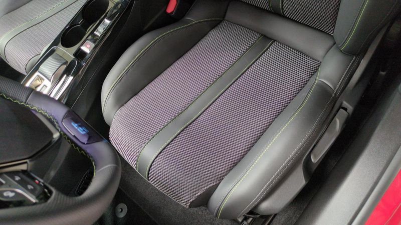 Peugeot 208 Hybrid 110 e-dcs6 gt + camera 360 + navi