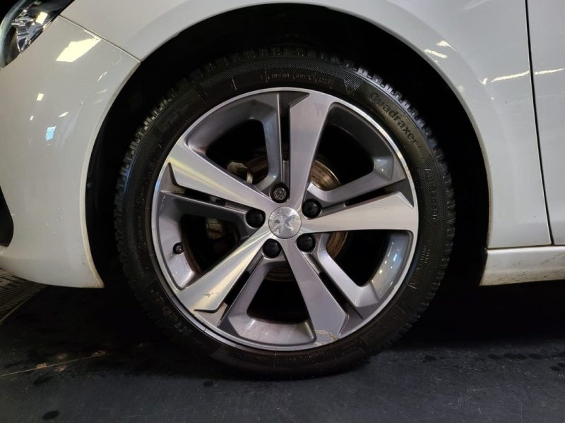 PEUGEOT 308 1.2 PURE TECH 110 STYLE / 1ère MAIN / KIT DISTRIBUTION NEUF / SIEGES CHAUFFANTS