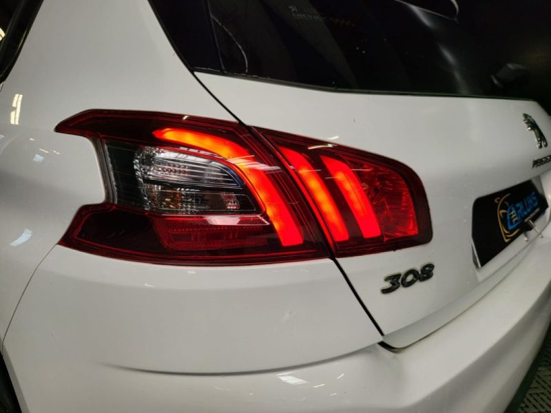 PEUGEOT 308 1.2 PURE TECH 110 STYLE / 1ère MAIN / KIT DISTRIBUTION NEUF / SIEGES CHAUFFANTS