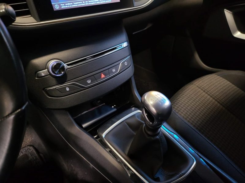 PEUGEOT 308 1.2 PURE TECH 110 STYLE / 1ère MAIN / KIT DISTRIBUTION NEUF / SIEGES CHAUFFANTS