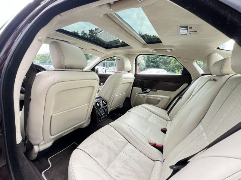 JAGUAR XJ 351 II LUXE 3.0 V6 275 Cv INTERIEUR CUIR / TOIT OUVRANT GPS TACTILE CAMERA - GARANTIE 1 AN