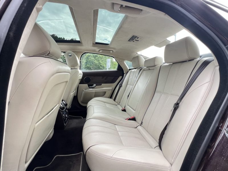 JAGUAR XJ 351 II LUXE 3.0 V6 275 Cv INTERIEUR CUIR / TOIT OUVRANT GPS TACTILE CAMERA - GARANTIE 1 AN