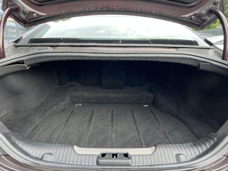 JAGUAR XJ 351 II LUXE 3.0 V6 275 Cv INTERIEUR CUIR / TOIT OUVRANT GPS TACTILE CAMERA - GARANTIE 1 AN