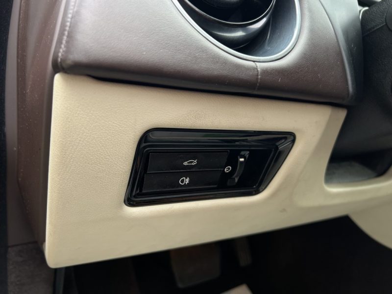 JAGUAR XJ 351 II LUXE 3.0 V6 275 Cv INTERIEUR CUIR / TOIT OUVRANT GPS TACTILE CAMERA - GARANTIE 1 AN