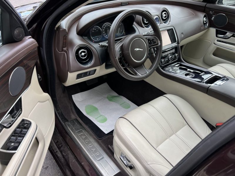 JAGUAR XJ 351 II LUXE 3.0 V6 275 Cv INTERIEUR CUIR / TOIT OUVRANT GPS TACTILE CAMERA - GARANTIE 1 AN