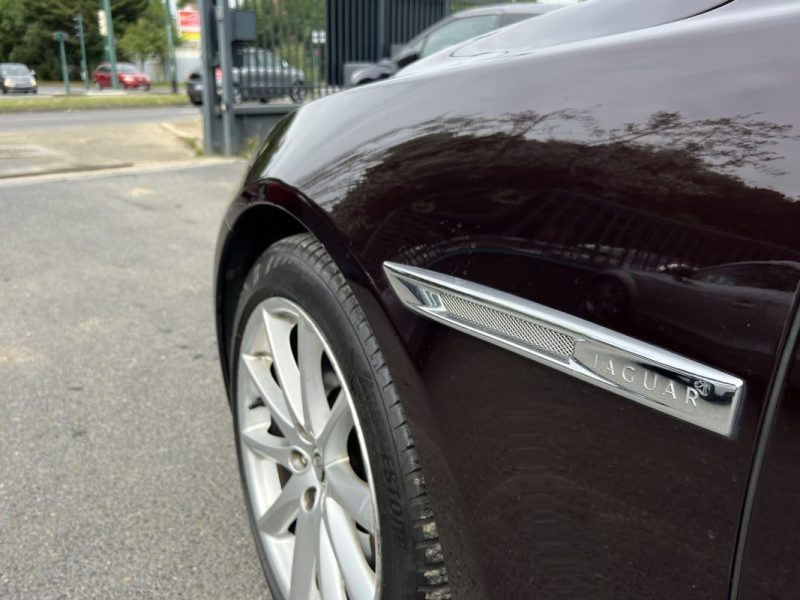 JAGUAR XJ 351 II LUXE 3.0 V6 275 Cv INTERIEUR CUIR / TOIT OUVRANT GPS TACTILE CAMERA - GARANTIE 1 AN