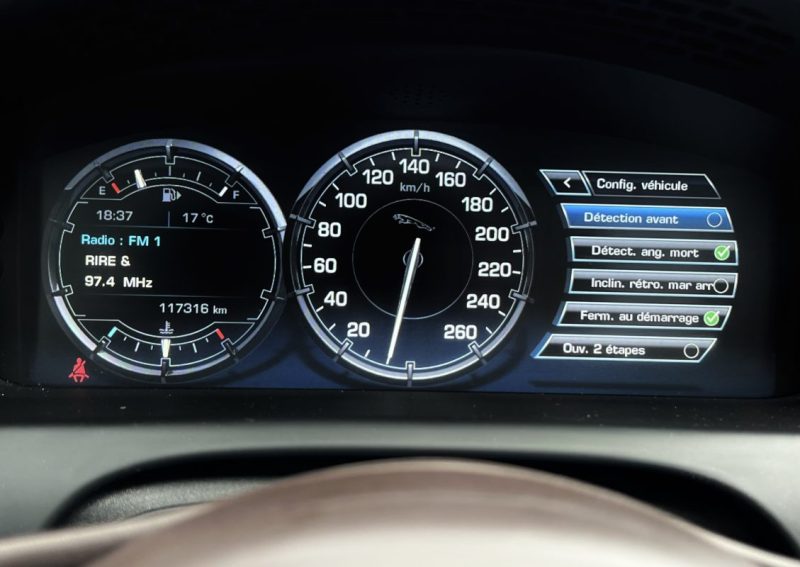 JAGUAR XJ 351 II LUXE 3.0 V6 275 Cv INTERIEUR CUIR / TOIT OUVRANT GPS TACTILE CAMERA - GARANTIE 1 AN