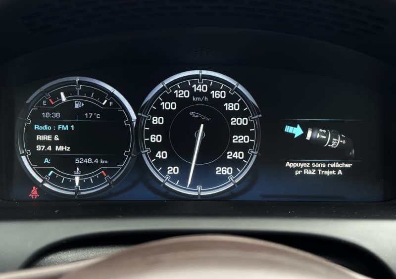 JAGUAR XJ 351 II LUXE 3.0 V6 275 Cv INTERIEUR CUIR / TOIT OUVRANT GPS TACTILE CAMERA - GARANTIE 1 AN