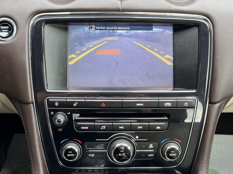 JAGUAR XJ 351 II LUXE 3.0 V6 275 Cv INTERIEUR CUIR / TOIT OUVRANT GPS TACTILE CAMERA - GARANTIE 1 AN