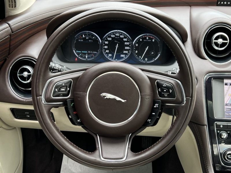 JAGUAR XJ 351 II LUXE 3.0 V6 275 Cv INTERIEUR CUIR / TOIT OUVRANT GPS TACTILE CAMERA - GARANTIE 1 AN