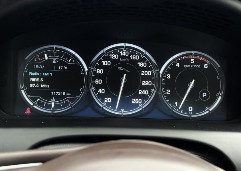 JAGUAR XJ 351 II LUXE 3.0 V6 275 Cv INTERIEUR CUIR / TOIT OUVRANT GPS TACTILE CAMERA - GARANTIE 1 AN