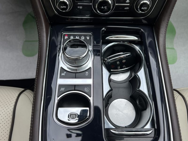 JAGUAR XJ 351 II LUXE 3.0 V6 275 Cv INTERIEUR CUIR / TOIT OUVRANT GPS TACTILE CAMERA - GARANTIE 1 AN