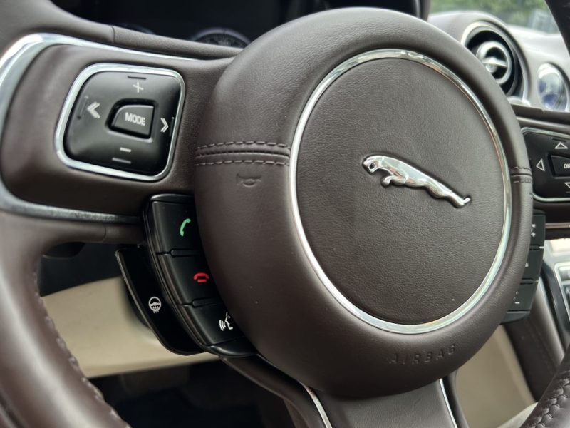 JAGUAR XJ 351 II LUXE 3.0 V6 275 Cv INTERIEUR CUIR / TOIT OUVRANT GPS TACTILE CAMERA - GARANTIE 1 AN